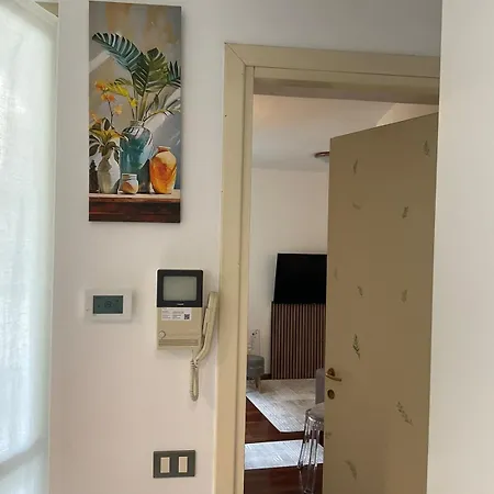 Center House Via Anghileri * לקו